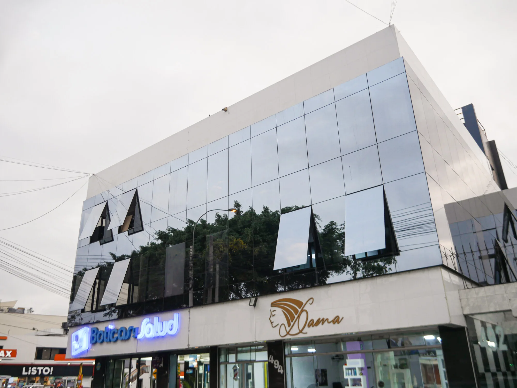 Fachada del edificio del Centro Kumon CORPAC San Isidro